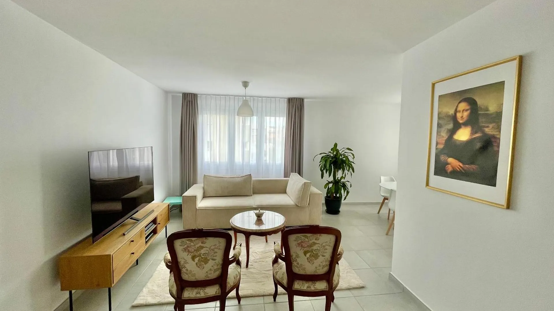 Appartement Chaleureux En Centre-Ville contacts